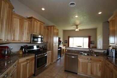 6427 Castle Rock Cir, Farmington, NM 87402 - photo 2