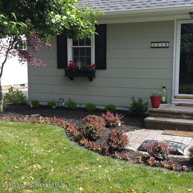 front yard of kenneth pic 2
