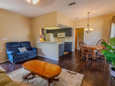 1013 Chestnut St unit 4, San Marcos, TX 78666 - photo 5