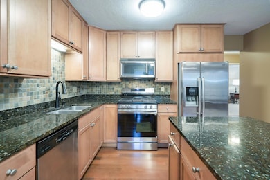 8996 Neill Lake Rd unit 40, Eden Prairie, MN 55347 - photo 5