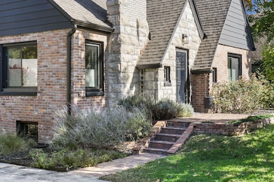 627 E University St, Springfield, MO 65807 - photo 5