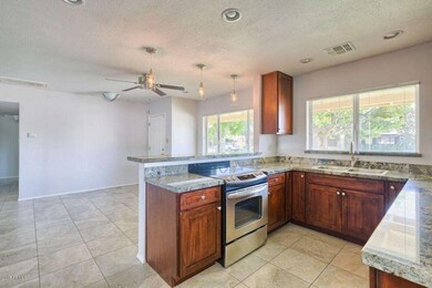 Kitchen/Breakfast Bar