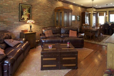 222_e_gay_st_bishops_walk_neighborhood_l