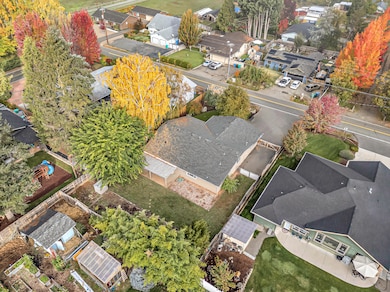 1974 Hamilton Ln, Grants Pass, OR 97527 - photo 4