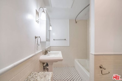 1236 N Flores St unit 102, West Hollywood, CA 90069 - photo 5