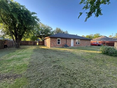 211 W Merritt Ave, Ennis, TX 75119 - photo 6