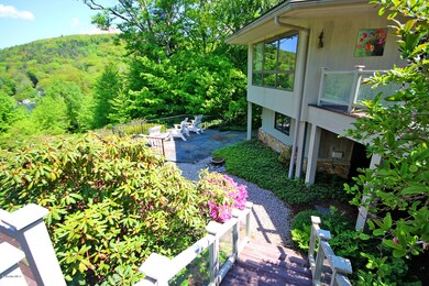 MULTI-LEVEL OUTDOOR SPACE