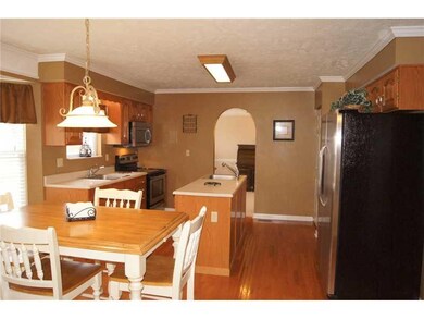 Kitchen. New stainless appliances, kitchen island 