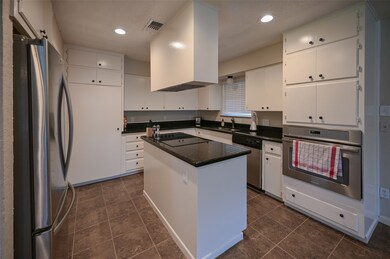 369 Somerset Ct, Alvin, TX 77511 - photo 6