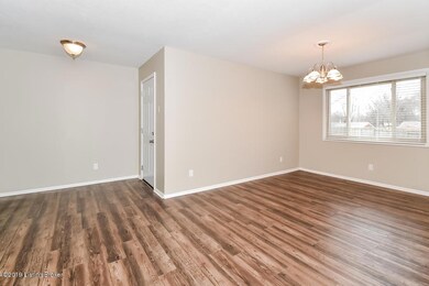 P1610607-Living Area-474071