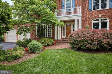 8306 Lord Fairfax Ct, Vienna, VA 22182 - photo 3