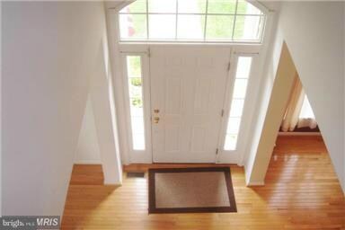 17075 Anns Brook Ct, Woodbridge, VA 22191 - photo 2