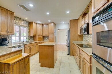 3708 S Rosecrest Cir, Las Vegas, NV 89121 - photo 4