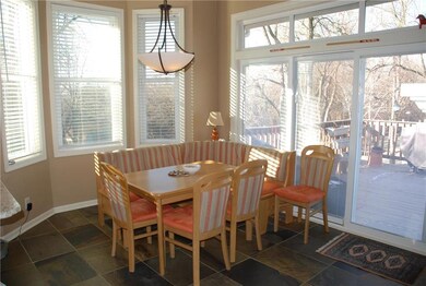 Breakfast room to deck