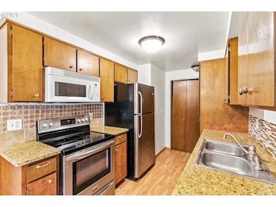 810 Birch St, Junction City, OR 97448 - photo 7