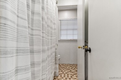 Bathroom - Tub/Shower Combo (Shared)