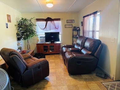 302 W 9th St, Carrabelle, FL 32322 - photo 5