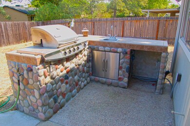 Outdoor Kitchen