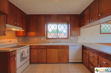 1234 Common St, New Braunfels, TX 78130 - photo 7