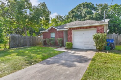 806 W Sealy St, Alvin, TX 77511 - photo 3