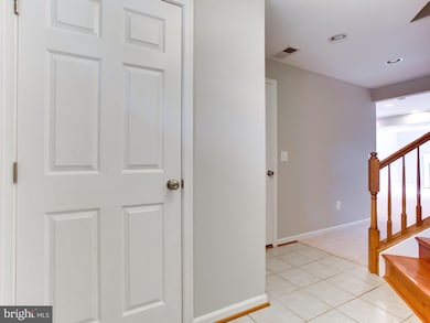 25251 Gothic Square, Chantilly, VA 20152 - photo 4