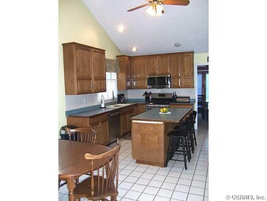 Kitchen. Island/breakfast bar, cathedral ceilings,