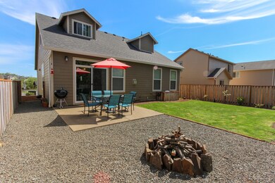 Firepit&BackOfHome
