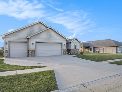 102 Firethorn Dr, Treynor, IA 51575 - photo 3