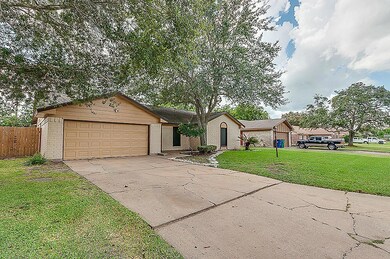 1600 Kings Park Dr, Alvin, TX 77511 - photo 4