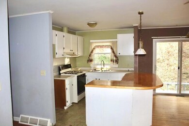 692 N Walnut St, Logan, OH 43138 - photo 5