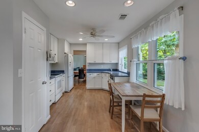 13104 N Point Ln, Laurel, MD 20708 - photo 7