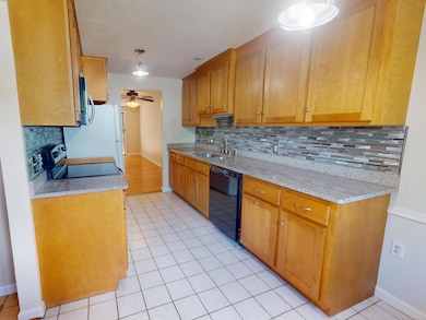 32 Upper Pattagansett Rd unit 8, East Lyme, CT 06333 - photo 6