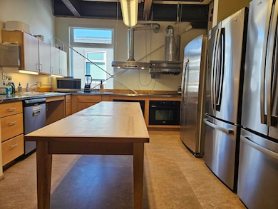 Fabulous cook's kitchen with 3 refrigerators