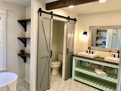 204 S Edison St, Fredericksburg, TX 78624 - photo 7