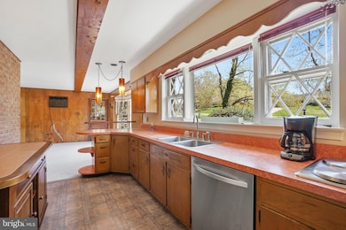 4800 Sharon Rd, Temple Hills, MD 20748 - photo 7