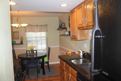 Kitchen/Eat In Area