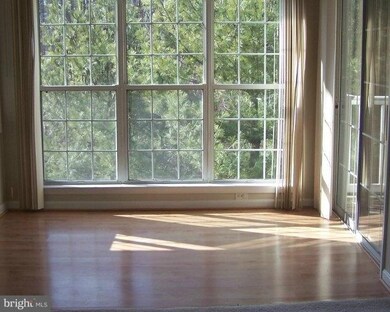 9232 Cardinal Forest Ln unit 302, Lorton, VA 22079 - photo 6