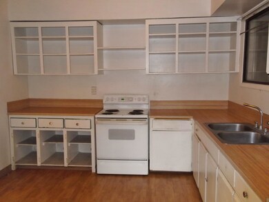 2305 9th St, Tillamook, OR 97141 - photo 4