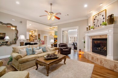 5967 Linene Dr-04
