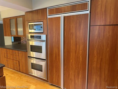 3200 Hartslock Woods Dr, West Bloomfield, MI 48322 - photo 7