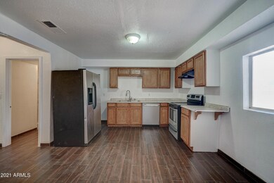 753 W Riverside St-7