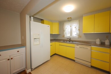 52 Als Ave unit B, Allenstown, NH 03275 - photo 4