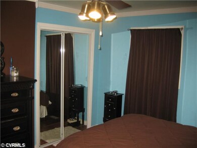 Bedroom - Master, mirror closet doors, hardwood fl