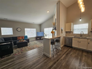 42627 Park Cresent Dr unit 36, Sterling Heights, MI 48313 - photo 3