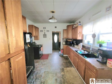 9 Genesee St, Jamestown, NY 14701 - photo 3