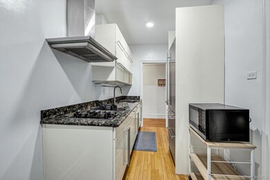 7234 Austin St unit F10, Forest Hills, NY 11375 - photo 6