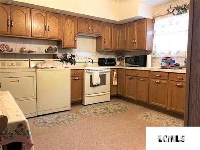 624 Decatur St, Lincoln, IL 62656 - photo 5
