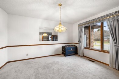 07_3888LinkeRd_2_DiningRoom_LowRes
