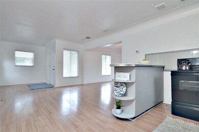 1119 14th St N, Saint Petersburg, FL 33705 - photo 7