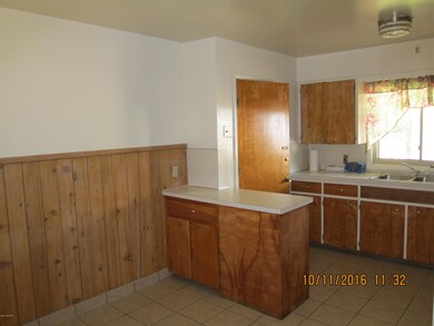 1515 kitchen & eating area